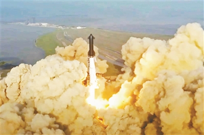 美国“星舟”火箭发射升空后爆炸