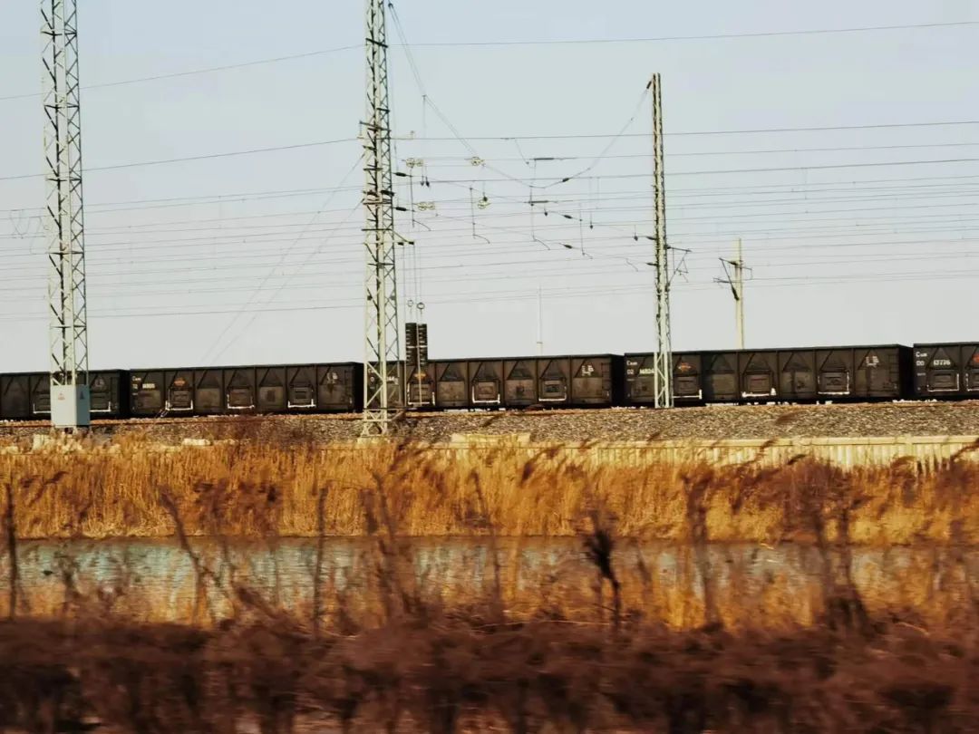 朔黄铁路两万吨列车累计运输煤炭超10亿吨