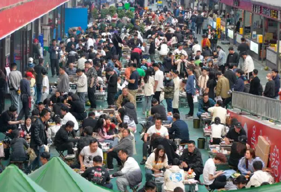 淄博宣布：超千亿GDP！烧烤能给一座城市带来什么？