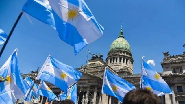 通胀“爆表”，阿根廷或紧急加息600个基点避免经济危机