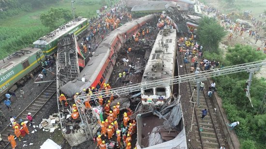 每年发生上万起事故，造成超1万人死亡，印度火车为何成“全世界最不安全”？