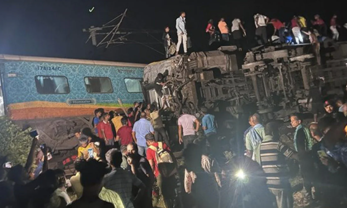 印度发生“本世纪最严重火车事故”，莫迪发声