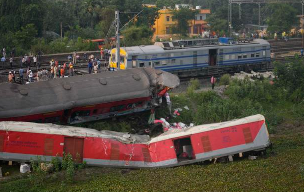 造成近300人死亡的印度铁路事故更新：信号系统或遭人为篡改