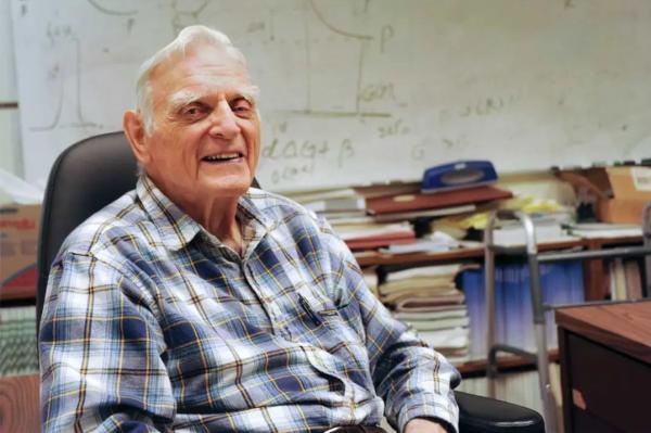 锂离子电池之父、诺贝尔化学奖得主约翰·古迪纳夫逝世，享年100岁